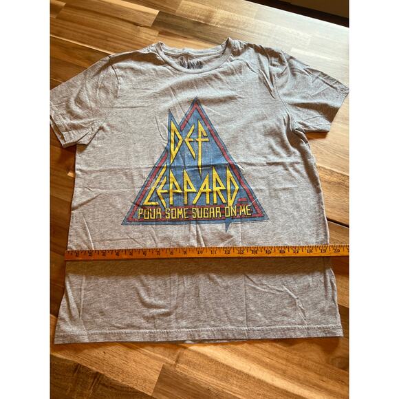 Def Leopard gray Pour Some Sugar On Me T-Shirt 100% cotton woman’s Large - Picture 3 of 5